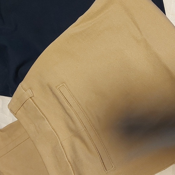 2 pairs of Old Navy Pixie pants - Picture 6 of 7